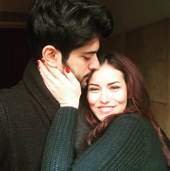 Burak Özçivit ve Fahriye Evcen'in düğün davetiyesi sızdı - Resim: 1