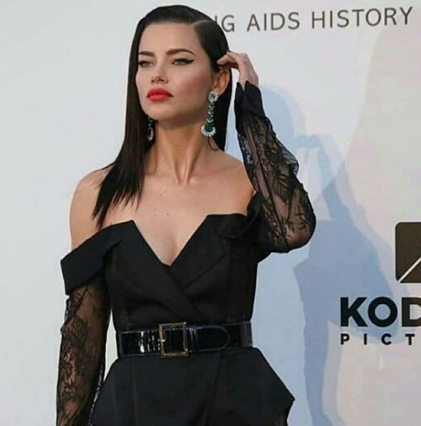 Adriana Lima Metin Hara'yı unuttu! Festivale damga vurdu - Resim: 1