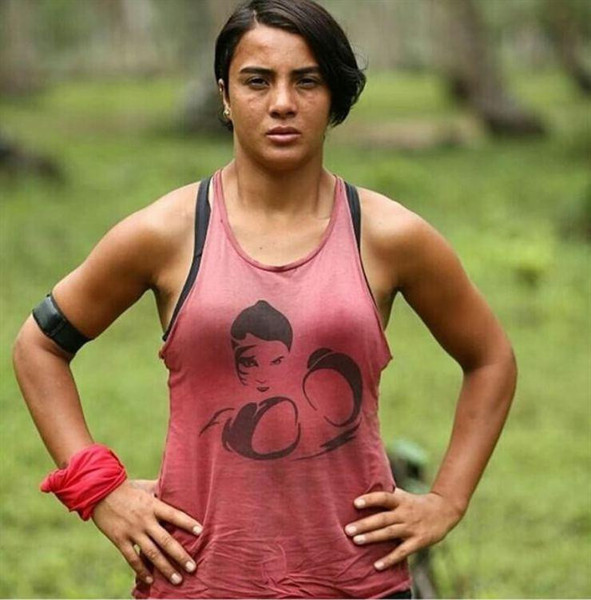 Survivor Sabriye'nin birde esmer güzeli ablasını görün! Benzerliğini gören ikiz sanıyor - Resim: 0