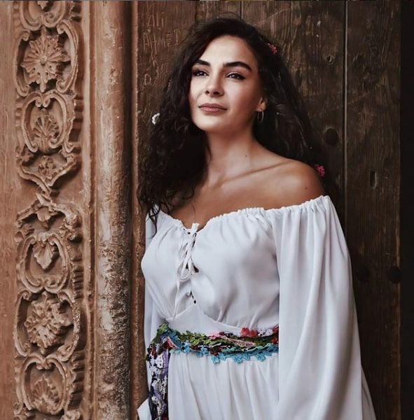 ATV Hercai'nin yıldızı Ebru Şahin sosyal medyaya bakın nasıl damga vurdu TT oldu - Resim: 2