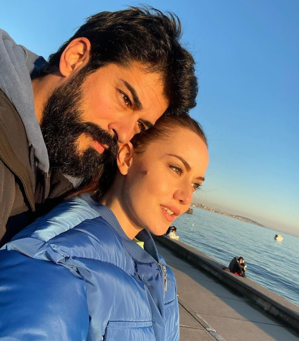 Bebeğin adı belli oldu Fahriye Evcen ve Burak Özçivit çocuklarına bakın hangi ismi verdi - Resim: 1