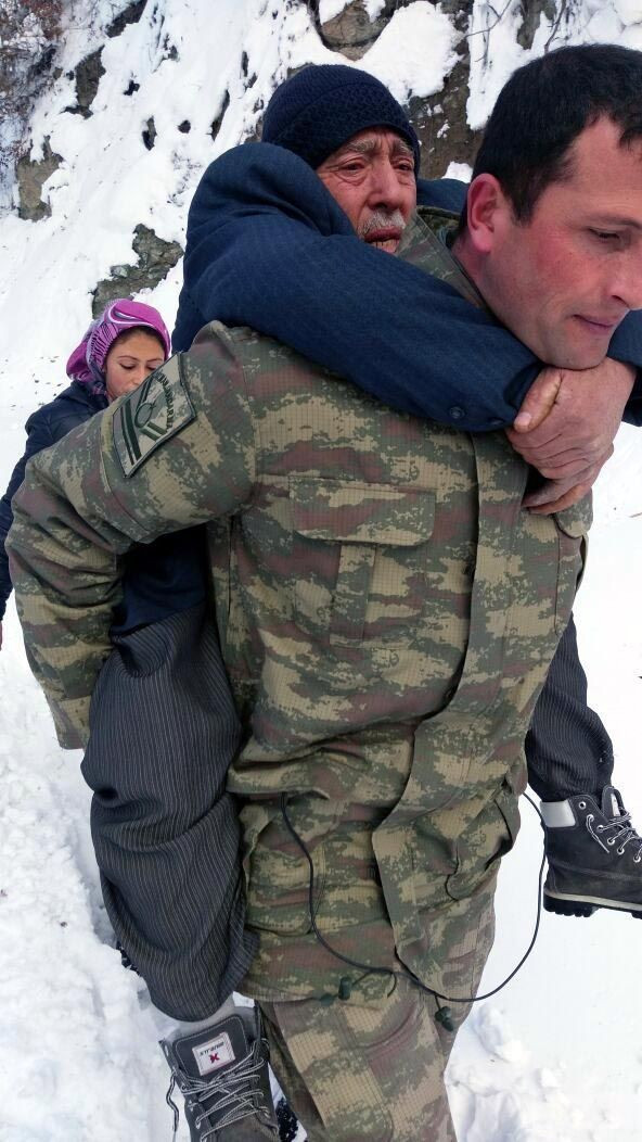 Bir kilometre sırtında taşıdı - Resim: 4