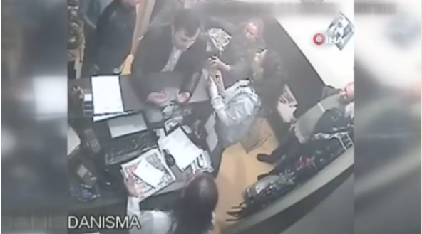 Emre Aşık'ın eşi Yağmur Aşık'a 2 yıl hapis şoku! Veterineri darp etmişti - Resim: 4