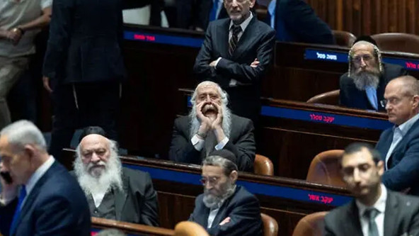 Netanyahu'ya Mecliste 'utan' sloganları! Terk etmek zorunda kaldı - Resim: 0