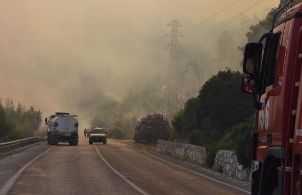 İzmir'de yangın olay yerinden ilk görüntüler - Resim: 4