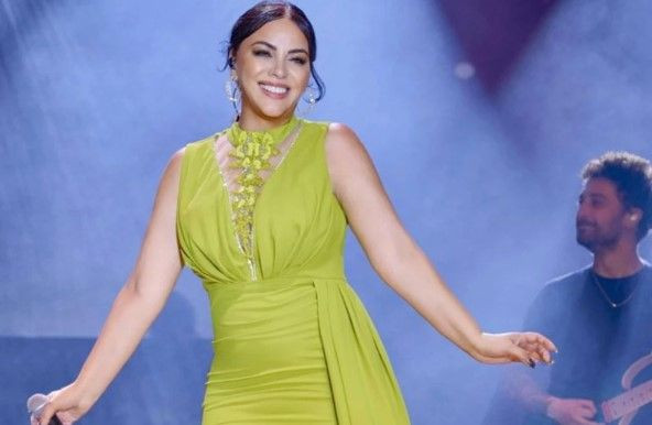 Şarkıcı Zara’nın gözlerden uzak büyüttüğü kızı Dila güzelliğiyle annesine benzetildi - Resim: 2