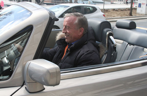 Ali Ağaoğlu bir tomar parayı cebine sığdıramadı! - Resim: 1