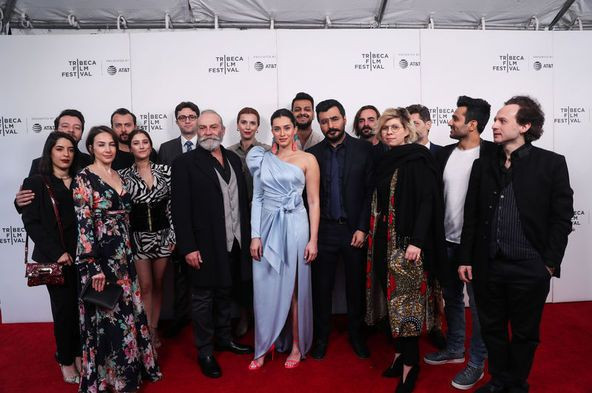 Hazal Kaya çılgına döndü! Eşi Ali Atay'la ilgili yoruma çok sinirlendi - Resim: 2