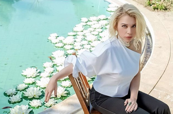 Yeşim Ceren Bozoğlu'nun dekoltesi olay oldu! 58 kilo vererek yeni imajı hayrete düşürmüştü - Resim: 2