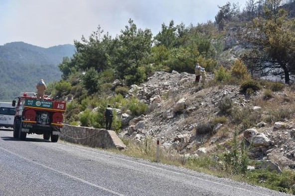 İzmir'de yangın olay yerinden ilk görüntüler - Resim: 1