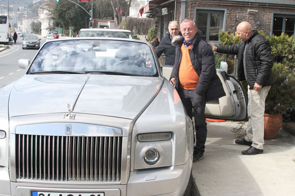 Ali Ağaoğlu bir tomar parayı cebine sığdıramadı! - Resim: 2