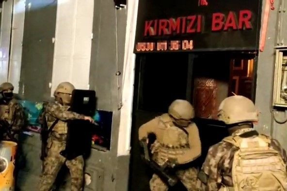Yeşilçam filmi gerçek oldu! İçeceklerine 'kokusuz aseton' atıp dolandırdılar... - Resim: 1