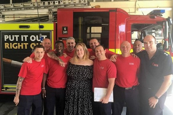 Adele'den Londralı itfaiyecilere ziyaret - Resim: 3