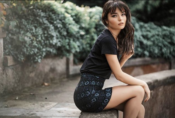 Hakan Muhafız dizisinin Leyla'sı Ayça Ayşin Turan'ın tatil pozu ortalığı yıktı! - Resim: 1