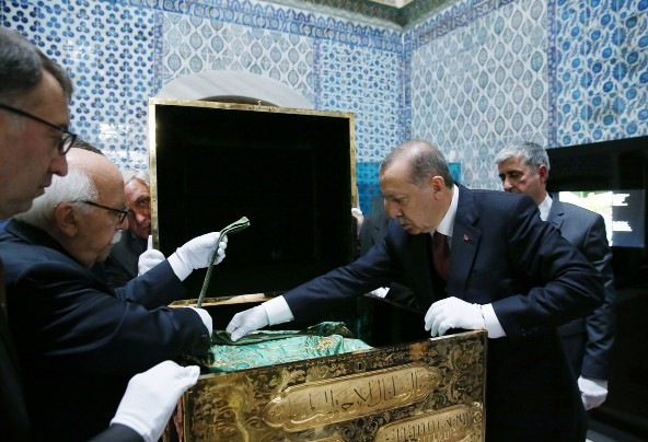 Destimal töreni nedir Erdoğan sandığı açıp başında dua etti! - Resim: 4