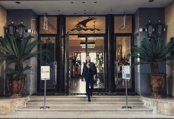 Hazal Kaya bu hastalığa yakalandığını açıkladı annesi de kanserdi - Resim: 4