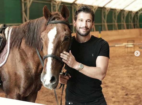 Survivor Adem Kılıççı polisin kafasında cam şişe kırdı başı belaya girdi - Resim: 1