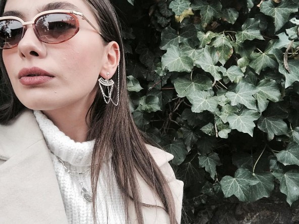 Neslihan Atagül'ün çocukluğuna bakın ekranda büyüdü - Resim: 4