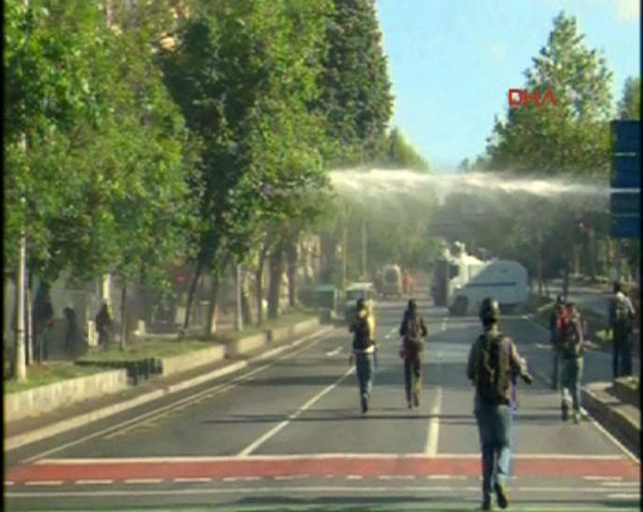 Beşiktaş'ta polis müdahalesi başladı - 1 Mayıs - Resim: 2