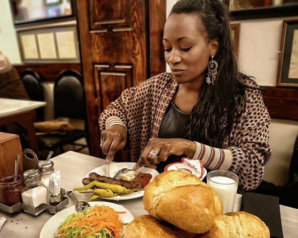 ABD'li şarkıcı müslüman olmuştu! Della Miles Bağcılar'da iftar yaptı - Resim: 4