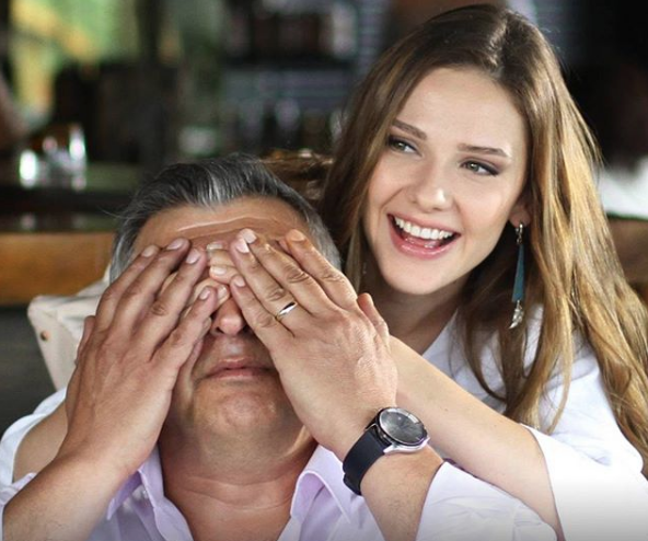 TRT 1 Elimi Bırakma'ya izleyiciden tam puan! Dizinin konusu ve oyuncuları - Resim: 4