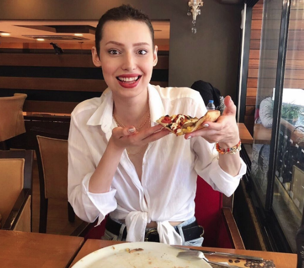 Neslican Tay'ın heykeli dikildi 4. kez yakalandığı kanseri yenememişti - Resim: 1