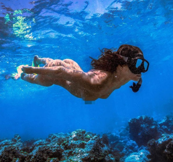 Kutsal volkanın tepesinde çıplak poz verdi! Yerlileri kızdırdı! - Resim: 4