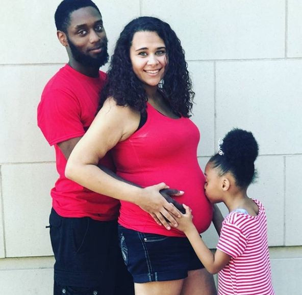 Hastaneye yetişemedi çareyi arabada doğum yapmakta buldu - Resim: 2