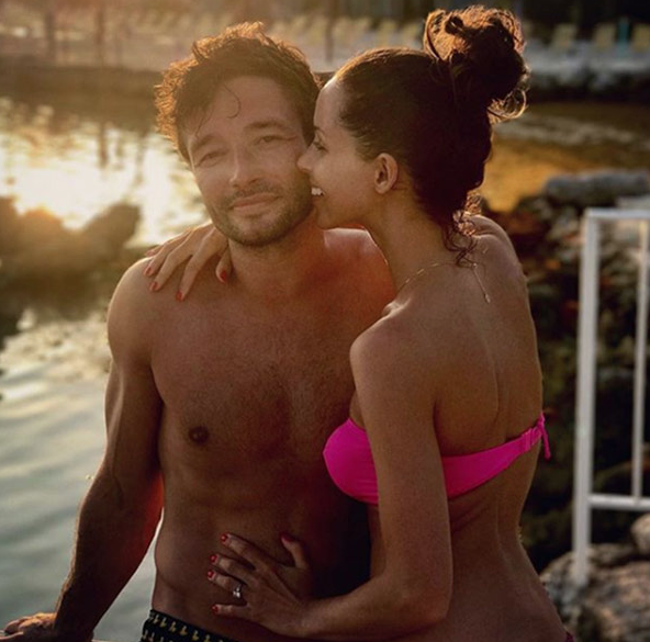 Garsonluk yaparken keşfedildi! Türk kızının peri masalı  - Resim: 4