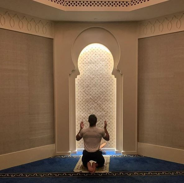 Nusret Gökçe 2020 yılına dua ederek girdi! Sosyal medyadan binlerce beğeni yağdı - Resim: 2