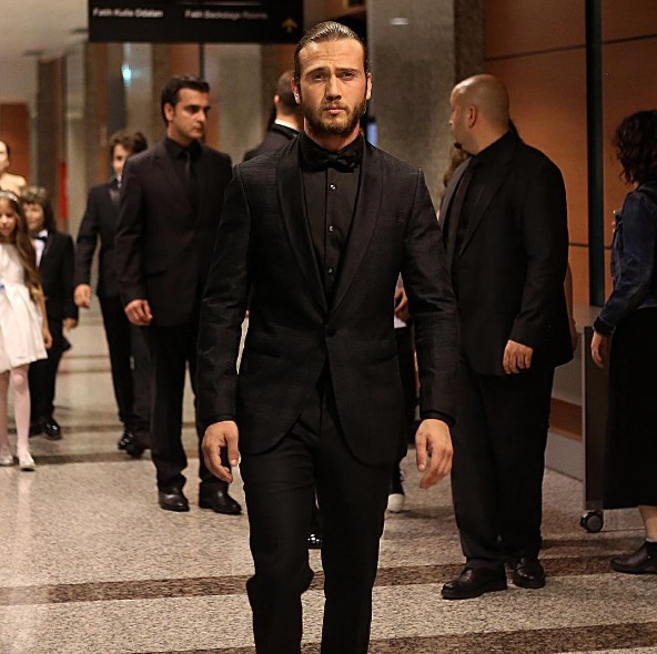 Aras Bulut İynemli'nin giydiği tişörte bakın olay oldu - Resim: 1