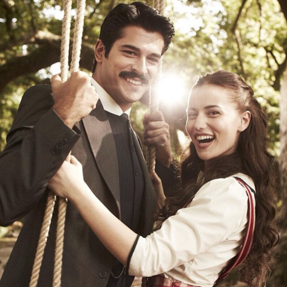 Fahriye Evcen ve Burak Özçivit çiftine gelen hediye şaşırttı - Resim: 4