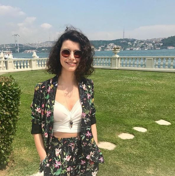 Beren Saat gözyaşlarını tutamadı nedeni ise herkesi üzdü - Resim: 1