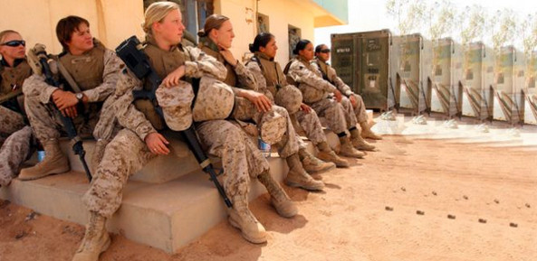 Dünyanın en güzel kadın askerleri! - Resim: 2