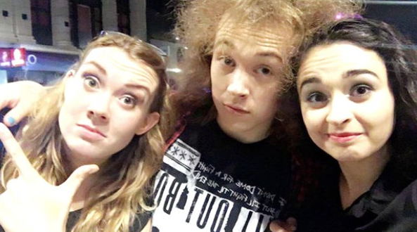 3 birbirinin sevgilisi bir ilişkiyi yaşıyorlar dördüncüyü arıyorlar - Resim: 4