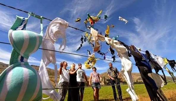 Kızlar sütyenlerini buraya asıyor! Hikayesi çok ilginç - Resim: 3