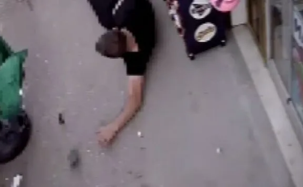 Vicdansızlık! Kucağında bebeğiyle bekleyen babaya aracıyla çarpıp kaçtı - Resim: 2