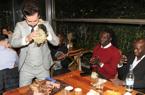 Yok artık Gomis! 8 kilo et yediler - Resim: 2