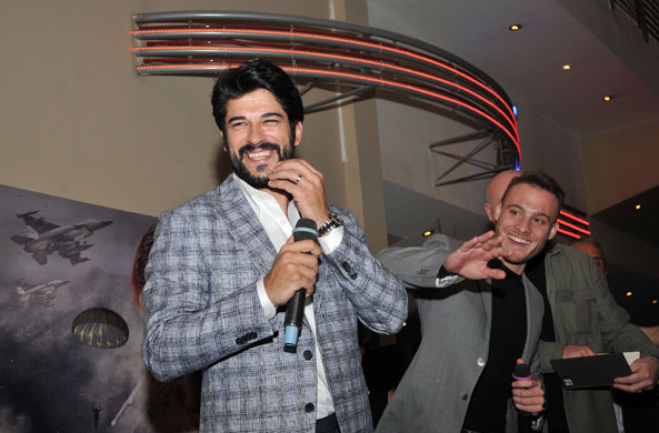 Burak Özçivit ile Kerem Bürsin çakıldı! Büyük şok - Resim: 3