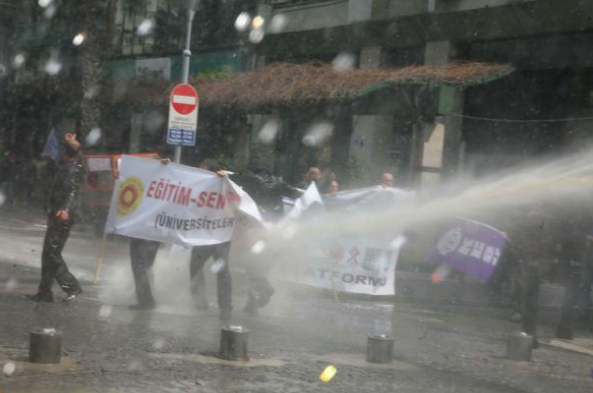 KESK üyelerine polis müdahalesi - Resim: 2