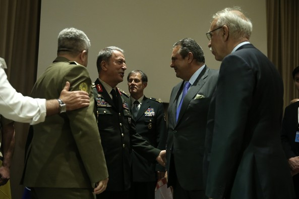 Hulusi Akar Kardak'a inemeyen bakanı görünce affetmedi - Resim: 1