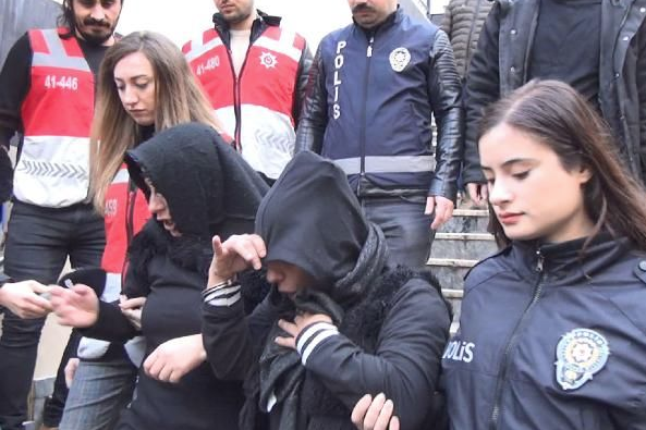 Bu kadarına da pes! Çantasını çaldıkları mağdurla fotoğraf çektirince yakalandılar - Resim: 4