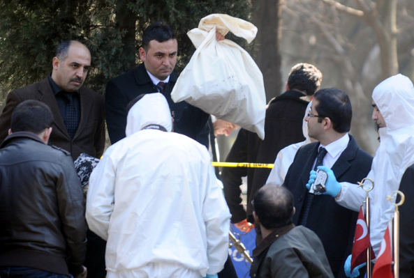 Mezarı açılmadan şoke oldu - Resim: 2