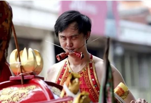 Böyle festival olmaz olsun! İşte dünyanın en korkunç festivali! +18 görüntüler - Resim: 2