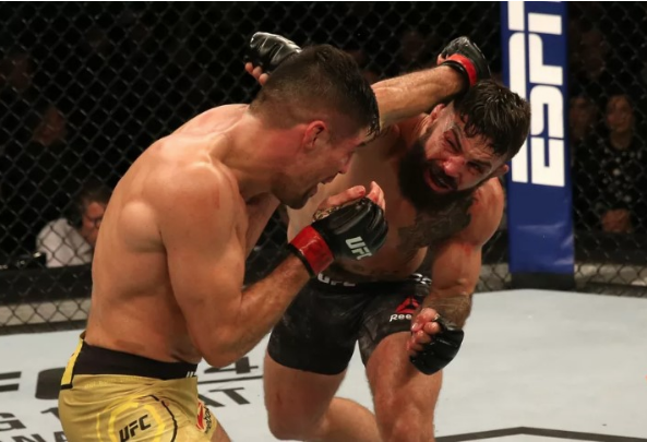 Mike Perry'nin burnu kırıldı suratı tanınmaz hale geldi - Resim: 2