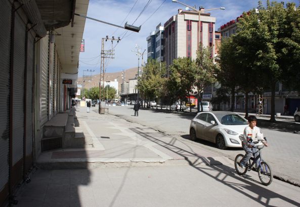 Yüksekova'da kepenkler açılmadı - Resim: 2