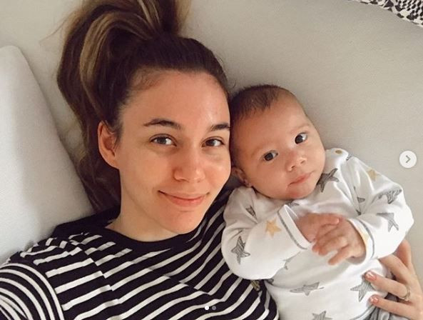 Eser Yenenler'in eşi Berfu Yenenler deprem paylaşımıyla yürekleri burktu - Resim: 1