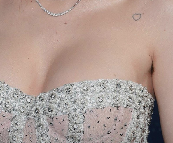 Görenler hayrete düştü! Koltuk altı tüyleri olay oldu - Resim: 3