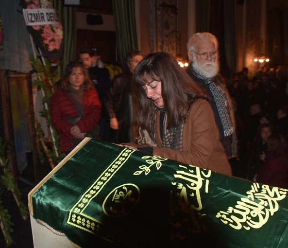 Ünlü oyuncuya gözyaşlarıyla veda ettiler! - Resim: 1