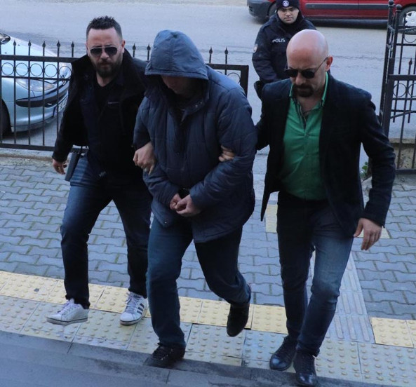 Zonguldak'ta bakkal iğrençliği şeker bahanesiyle çocukları taciz ediyormuş - Resim: 0